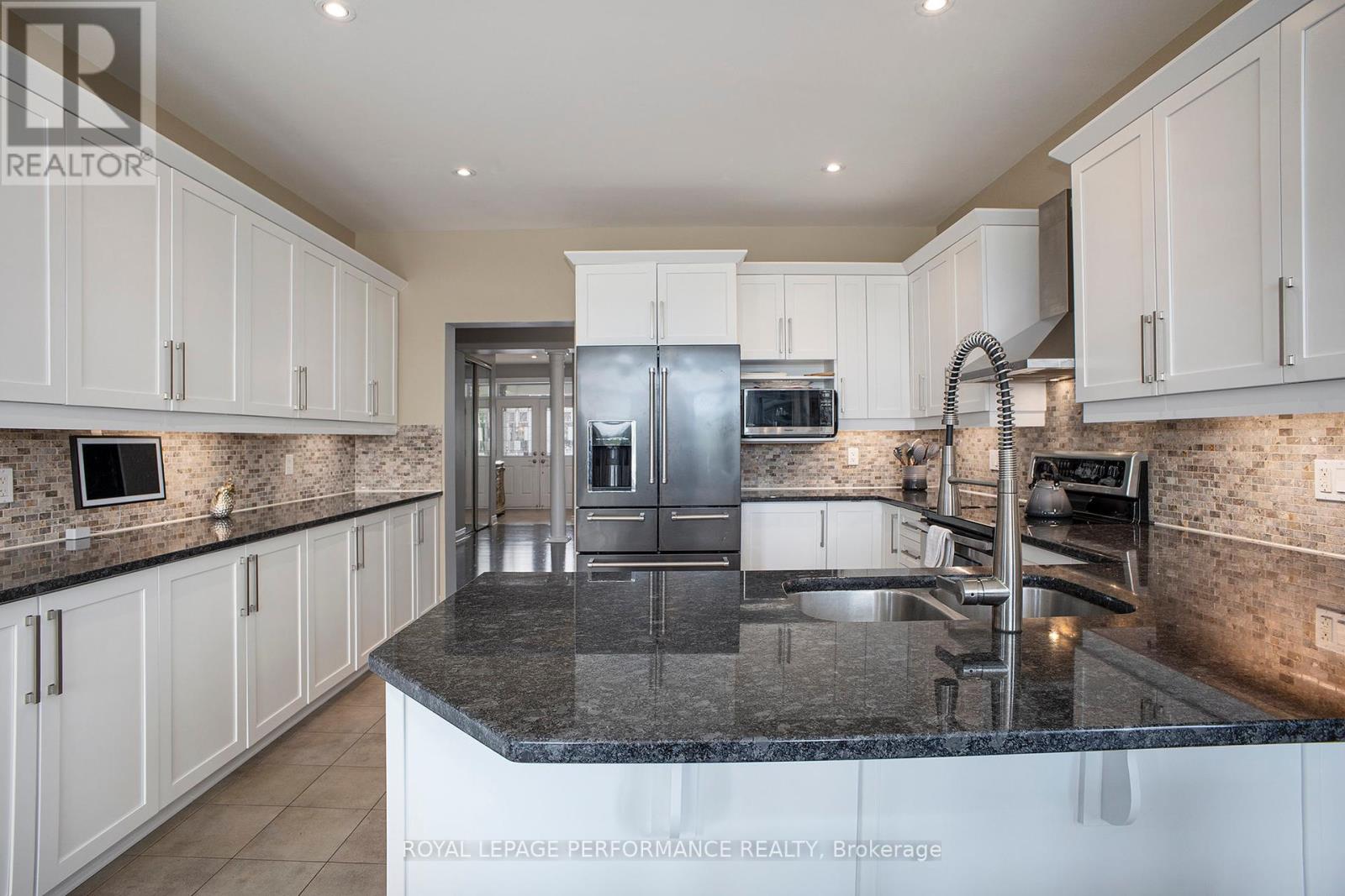 450 Frank Cauley Way, Ottawa, Ontario  K4A 0L5 - Photo 13 - X12374469