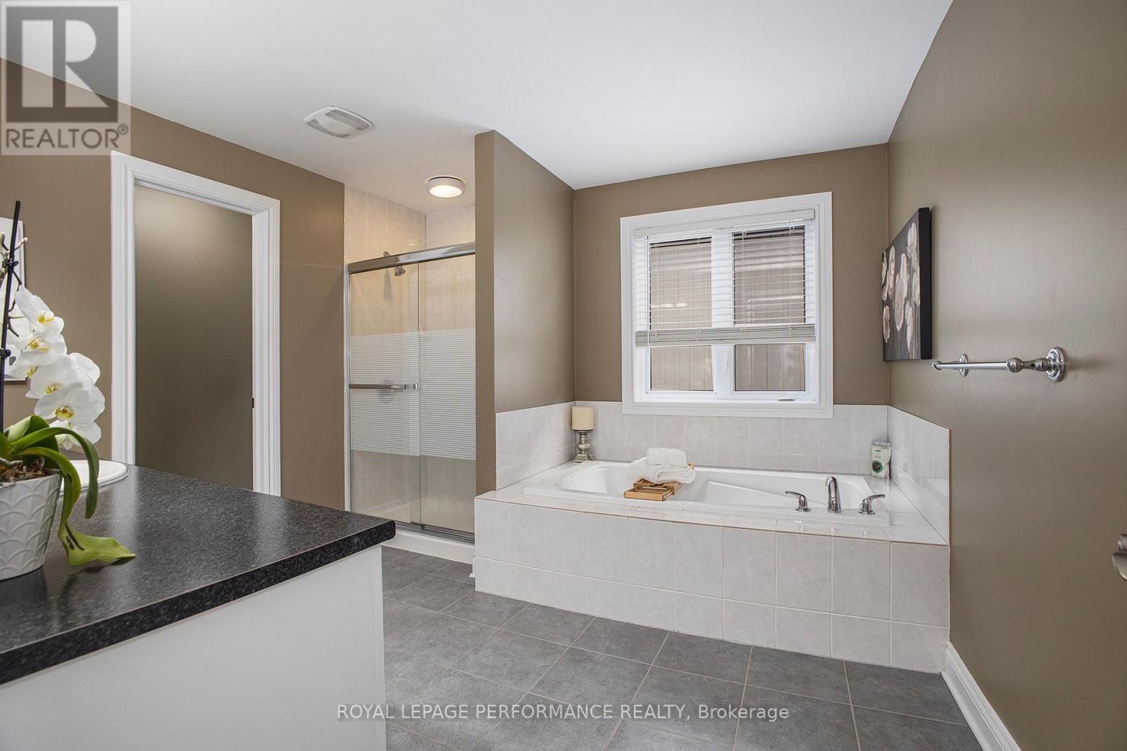 450 Frank Cauley Way, Ottawa, Ontario  K4A 0L5 - Photo 25 - X12374469