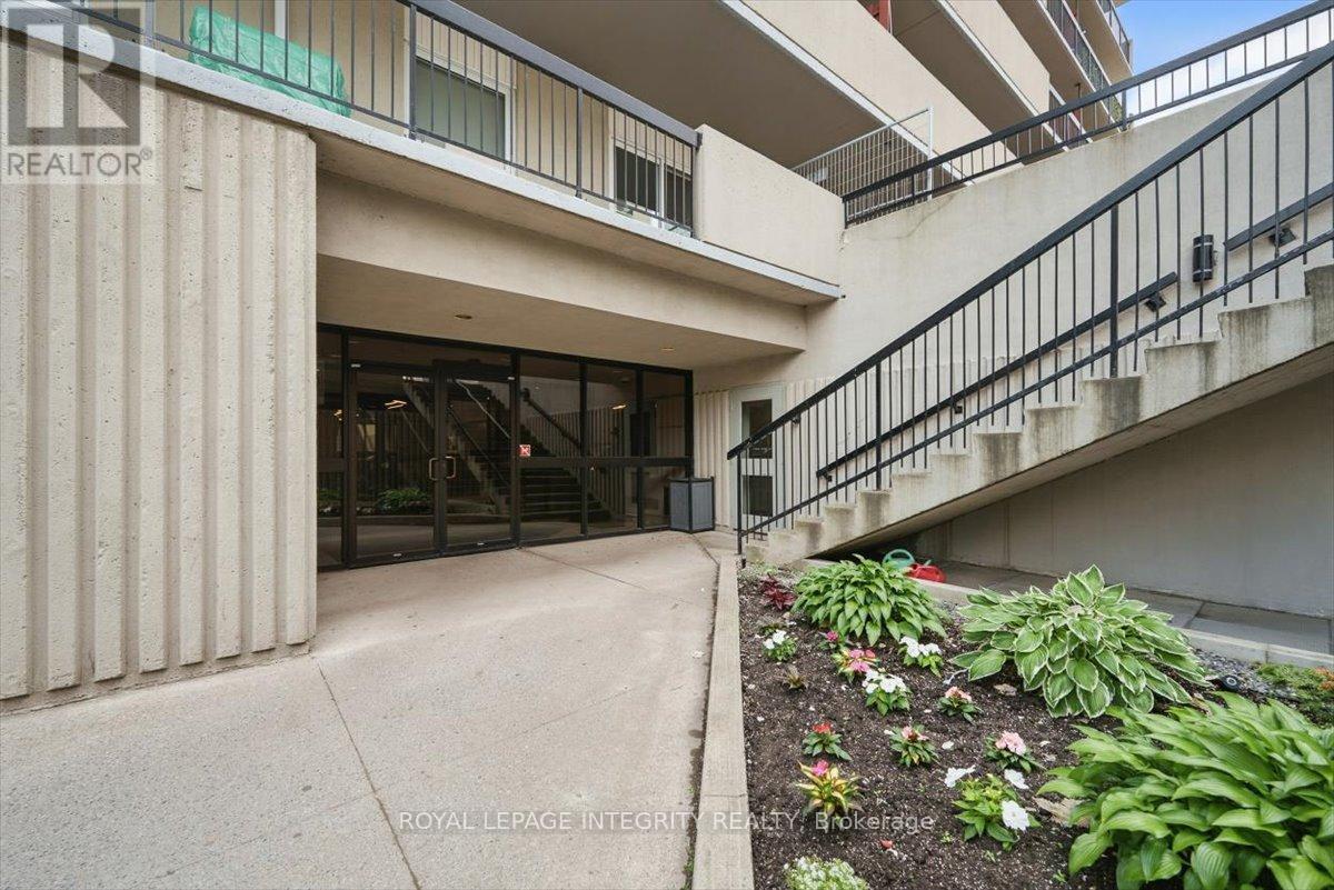 1804 - 158c Mcarthur Avenue, Ottawa, Ontario  K1L 8E7 - Photo 2 - X12374481