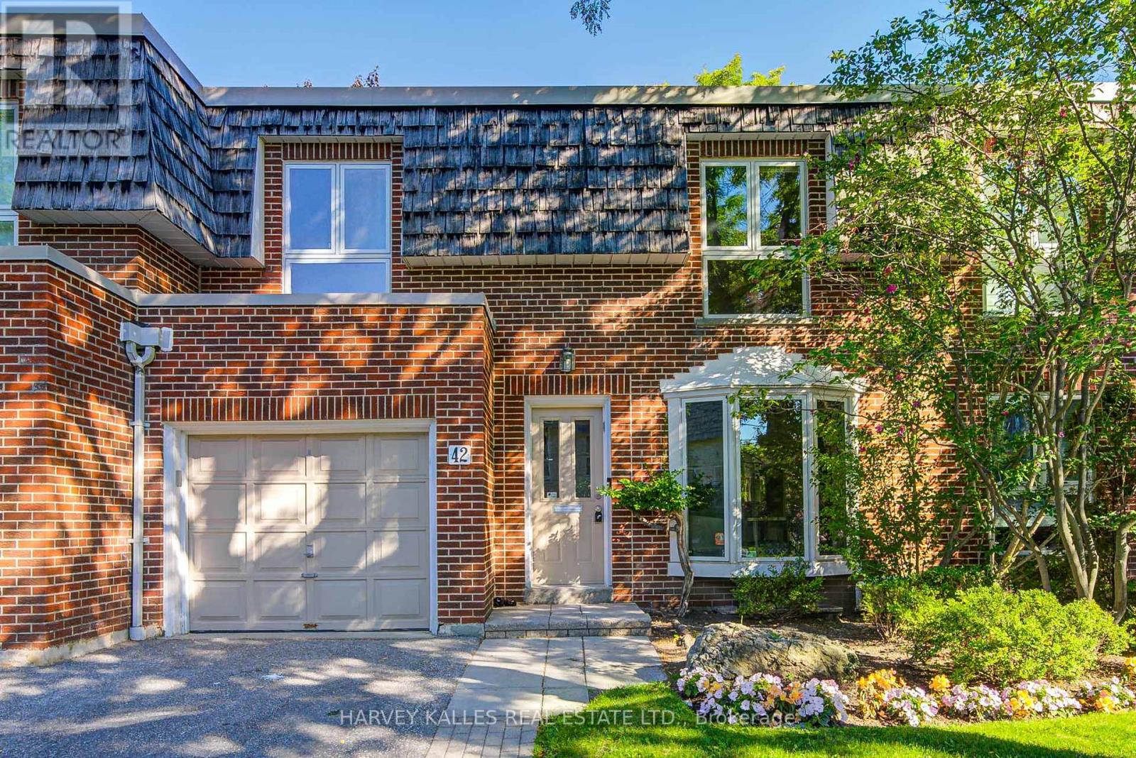 42 CRIMSON MILL WAY, Toronto, Ontario