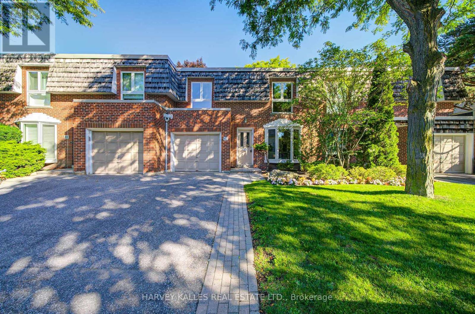 42 Crimson Mill Way, Toronto, Ontario  M2L 1T6 - Photo 2 - C12374333