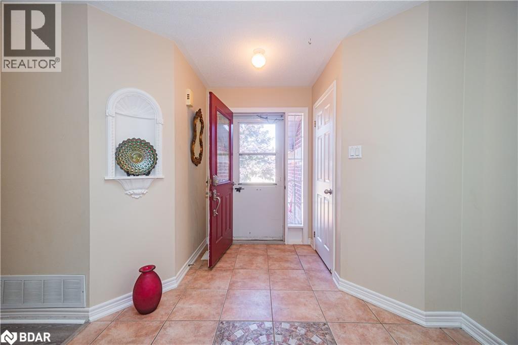 8 Kell Place, Barrie, Ontario  L4N 9K3 - Photo 4 - 40765222