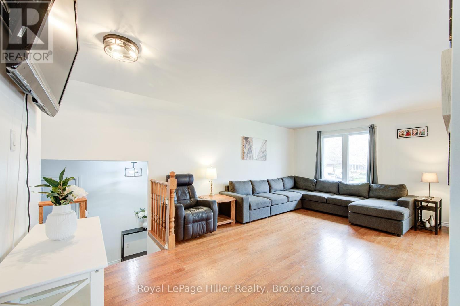 59 Sprung Court, Stratford, Ontario  N4Z 1G7 - Photo 4 - X12374376