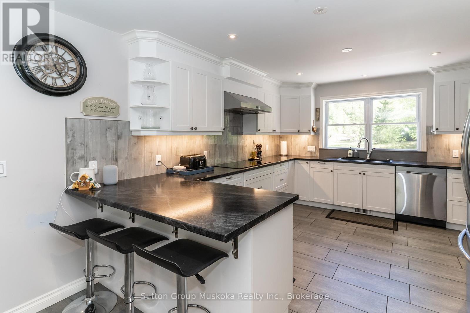 4945 Muskoka 117 Road, Lake Of Bays, Ontario  P0A 1E0 - Photo 12 - X12374403