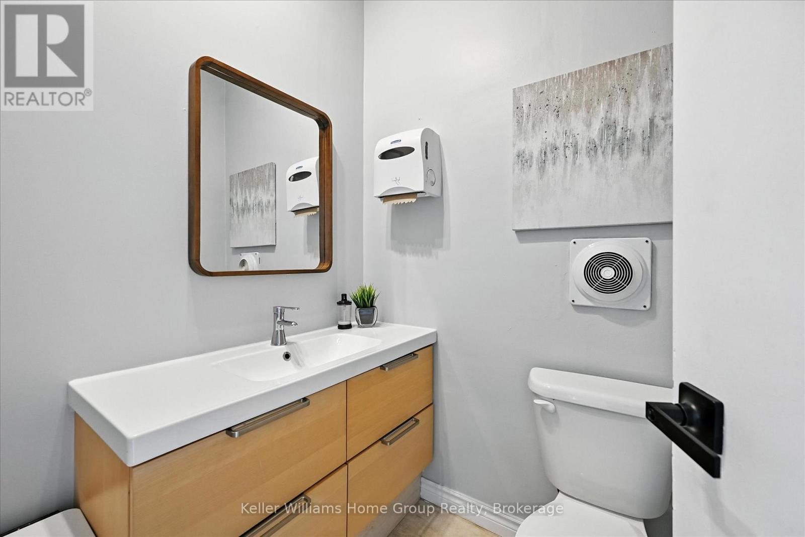 1047 Main Street E, Hamilton, Ontario  L8M 1N5 - Photo 8 - X12374408