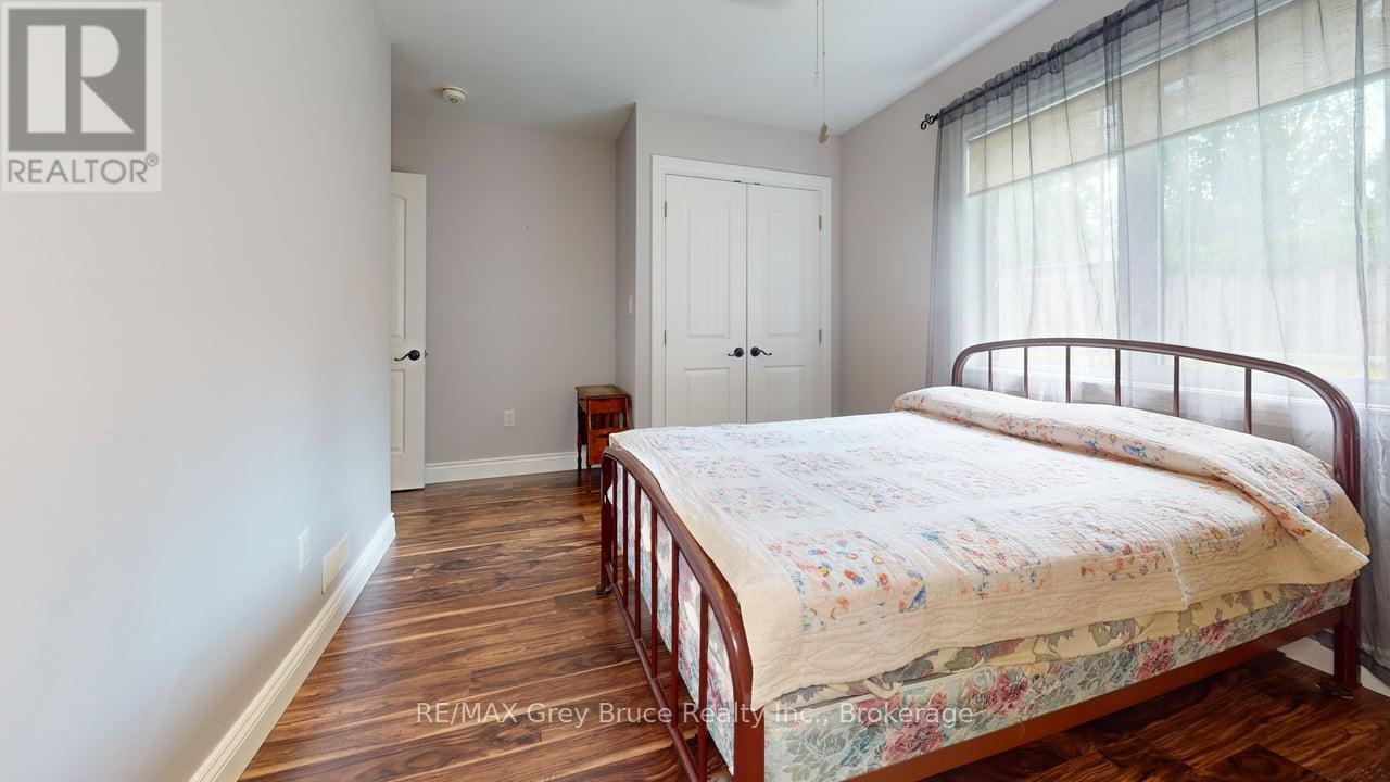 206 4th Avenue Sw, Arran-Elderslie, Ontario  N0G 1L0 - Photo 19 - X12374410