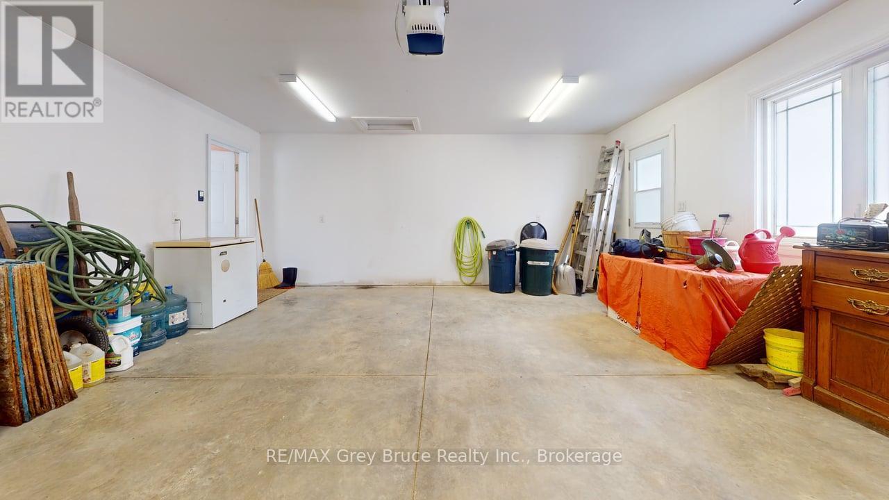 206 4th Avenue Sw, Arran-Elderslie, Ontario  N0G 1L0 - Photo 21 - X12374410