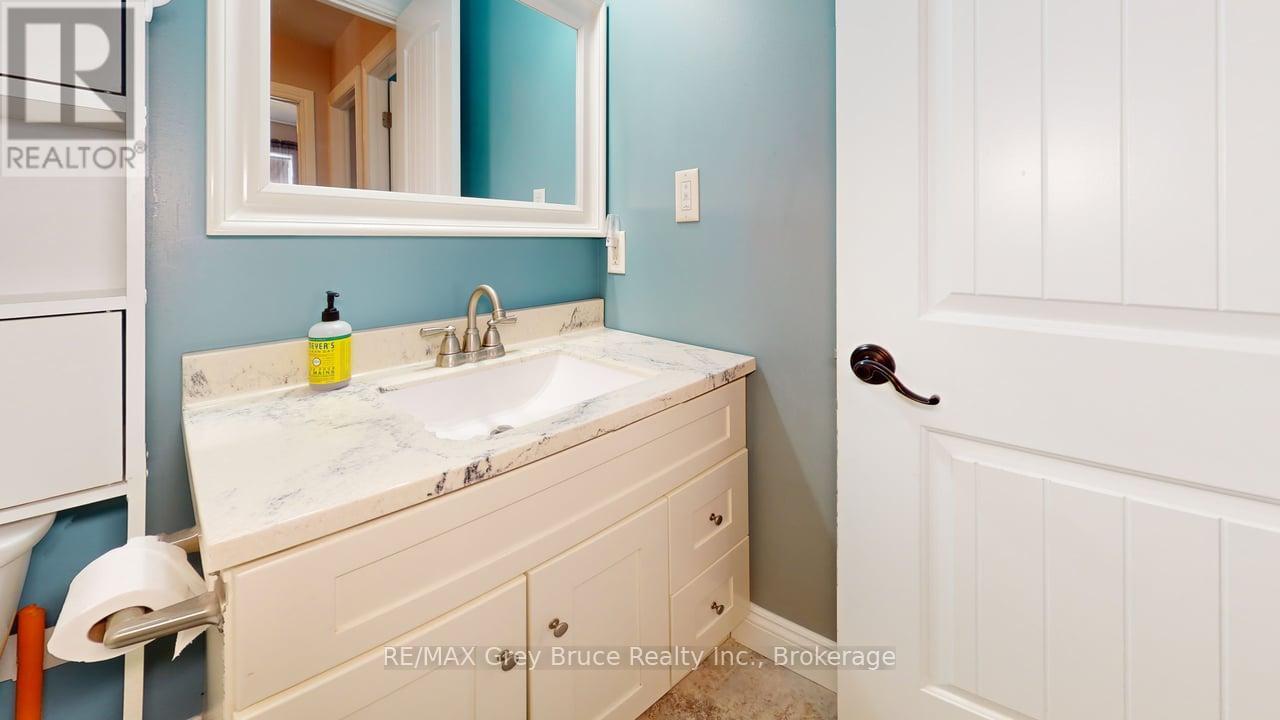 206 4th Avenue Sw, Arran-Elderslie, Ontario  N0G 1L0 - Photo 22 - X12374410