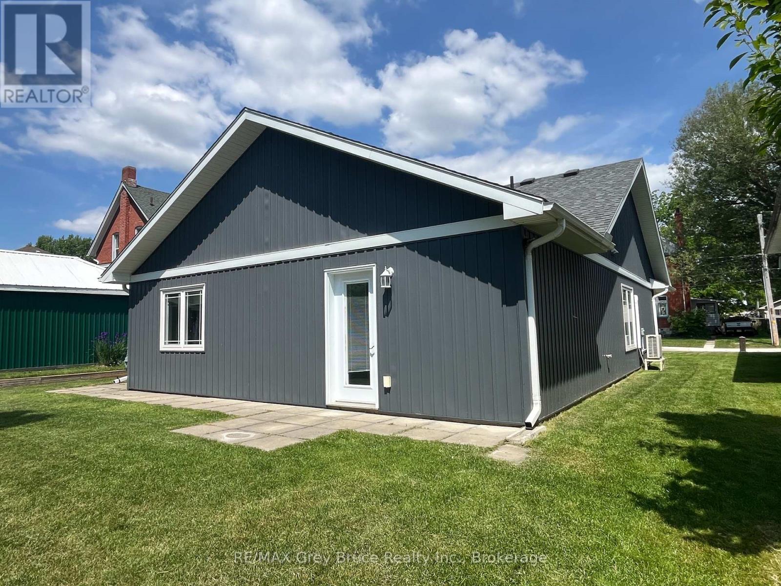 206 4th Avenue Sw, Arran-Elderslie, Ontario  N0G 1L0 - Photo 25 - X12374410