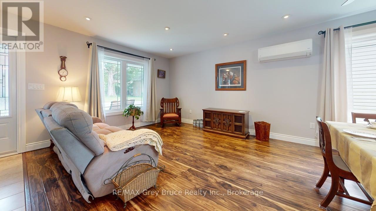 206 4th Avenue Sw, Arran-Elderslie, Ontario  N0G 1L0 - Photo 5 - X12374410