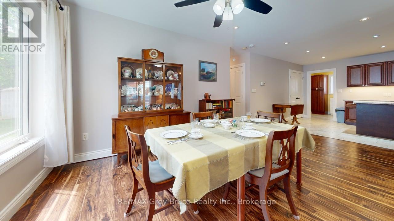 206 4th Avenue Sw, Arran-Elderslie, Ontario  N0G 1L0 - Photo 7 - X12374410