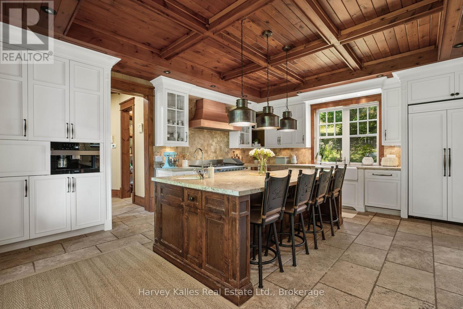 1074 Tally Ho Winter Park Road, Lake Of Bays, Ontario  P1H 2J6 - Photo 12 - X12374427