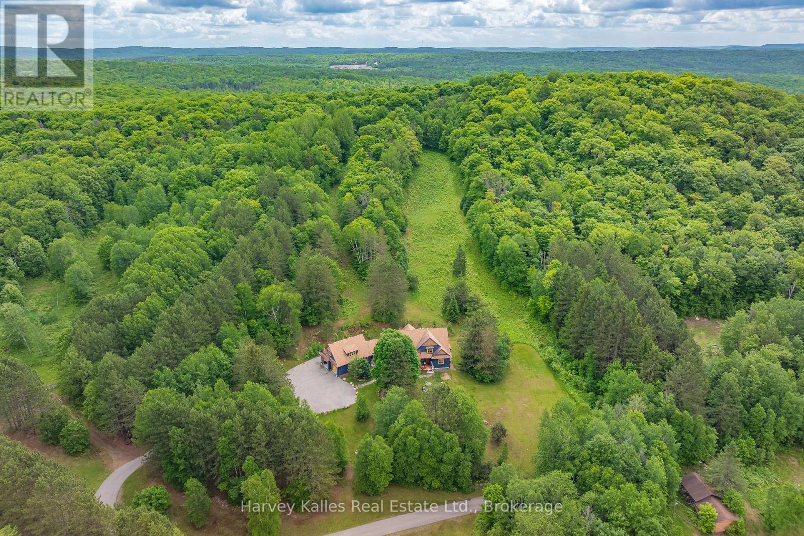 1074 Tally Ho Winter Park Road, Lake Of Bays, Ontario  P1H 2J6 - Photo 4 - X12374427