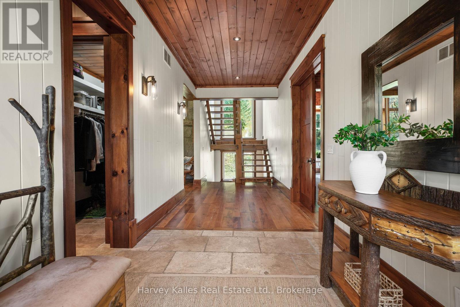 1074 Tally Ho Winter Park Road, Lake Of Bays, Ontario  P1H 2J6 - Photo 7 - X12374427