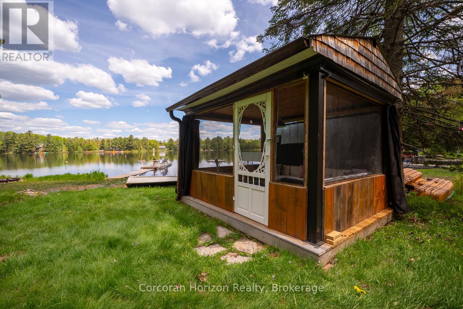 247 Mainhood Road, Huntsville, Ontario  P0B 1M0 - Photo 8 - X12374498