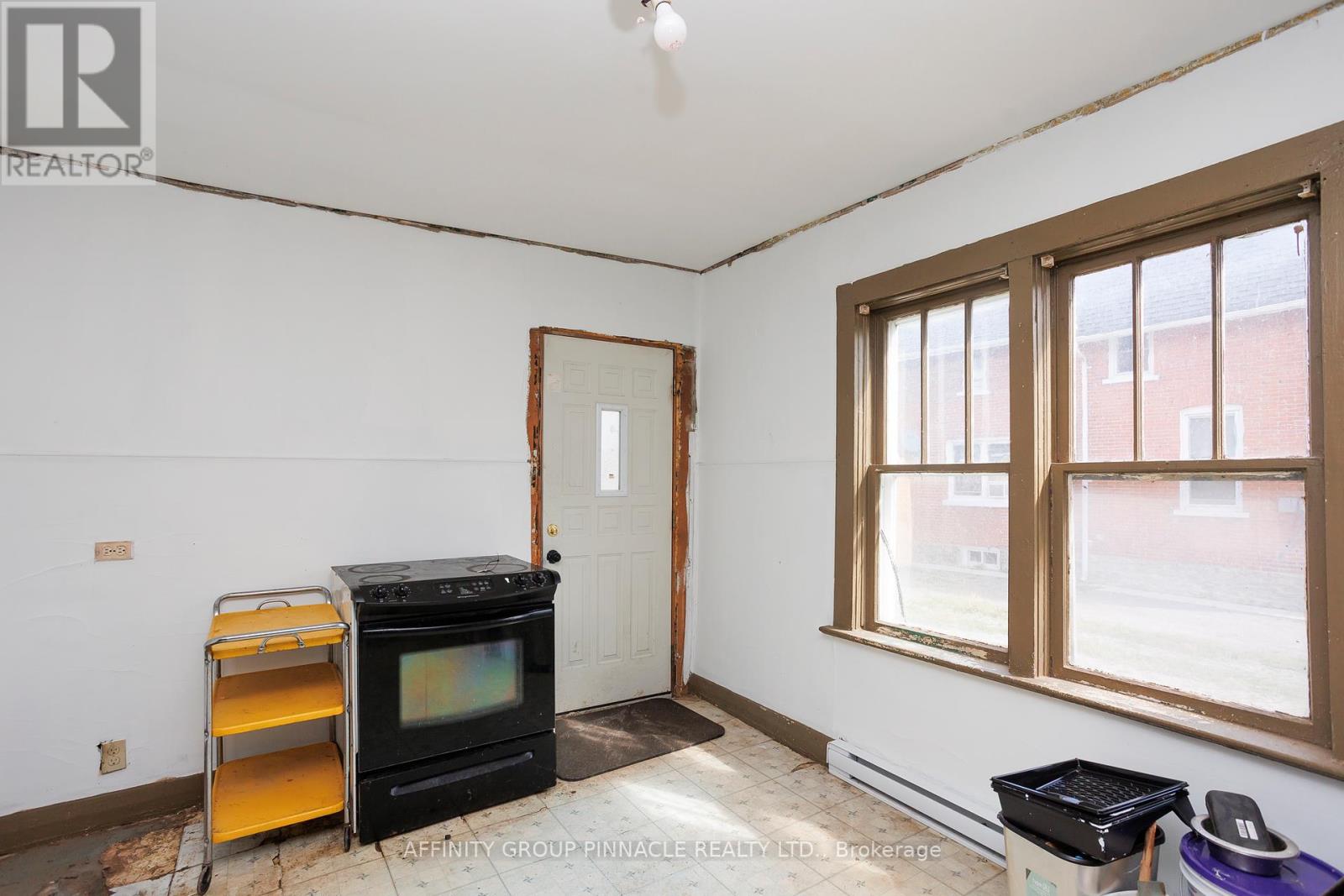 106 Russell Street W, Kawartha Lakes, Ontario  K9V 2X4 - Photo 10 - X12374372