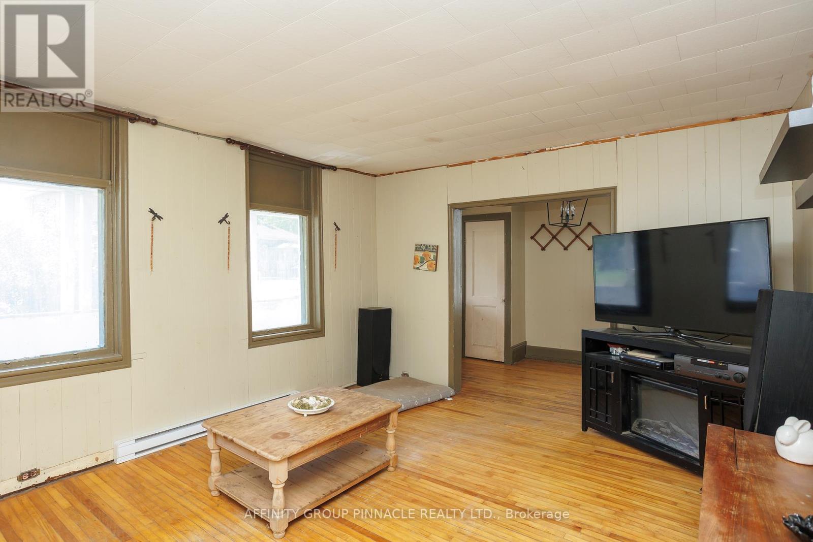 106 Russell Street W, Kawartha Lakes, Ontario  K9V 2X4 - Photo 15 - X12374372