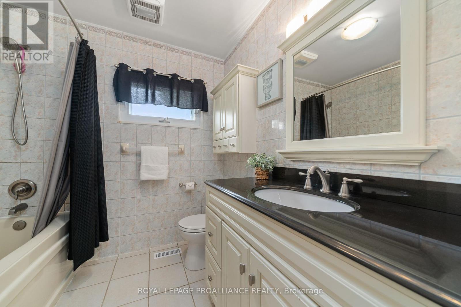 2256 Hamilton Road, Quinte West, Ontario  K8V 5P8 - Photo 26 - X12374554