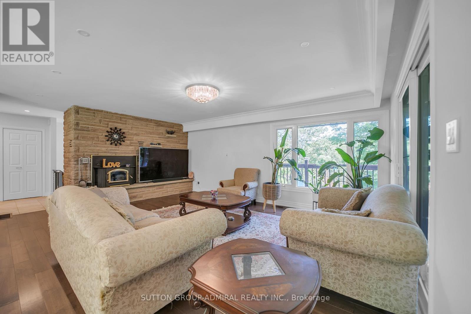 19246 Warden Avenue, East Gwillimbury, Ontario  L0G 1R0 - Photo 14 - N12374286