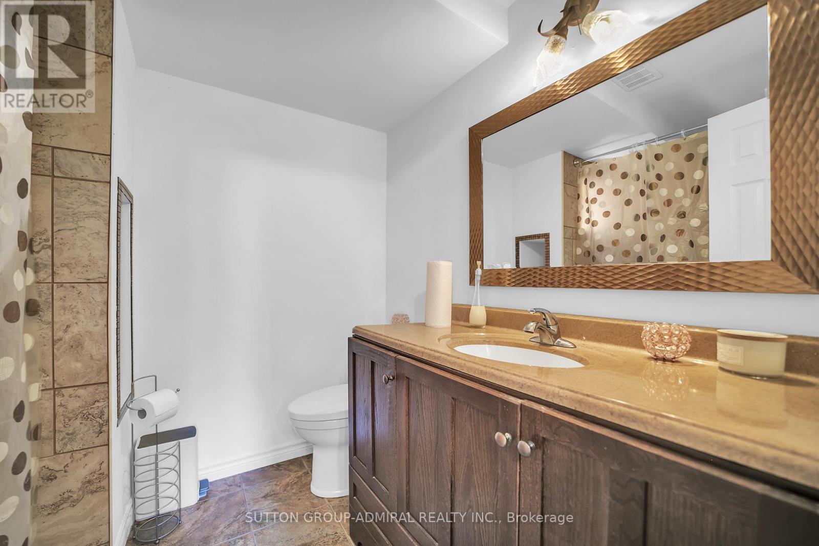 19246 Warden Avenue, East Gwillimbury, Ontario  L0G 1R0 - Photo 31 - N12374286