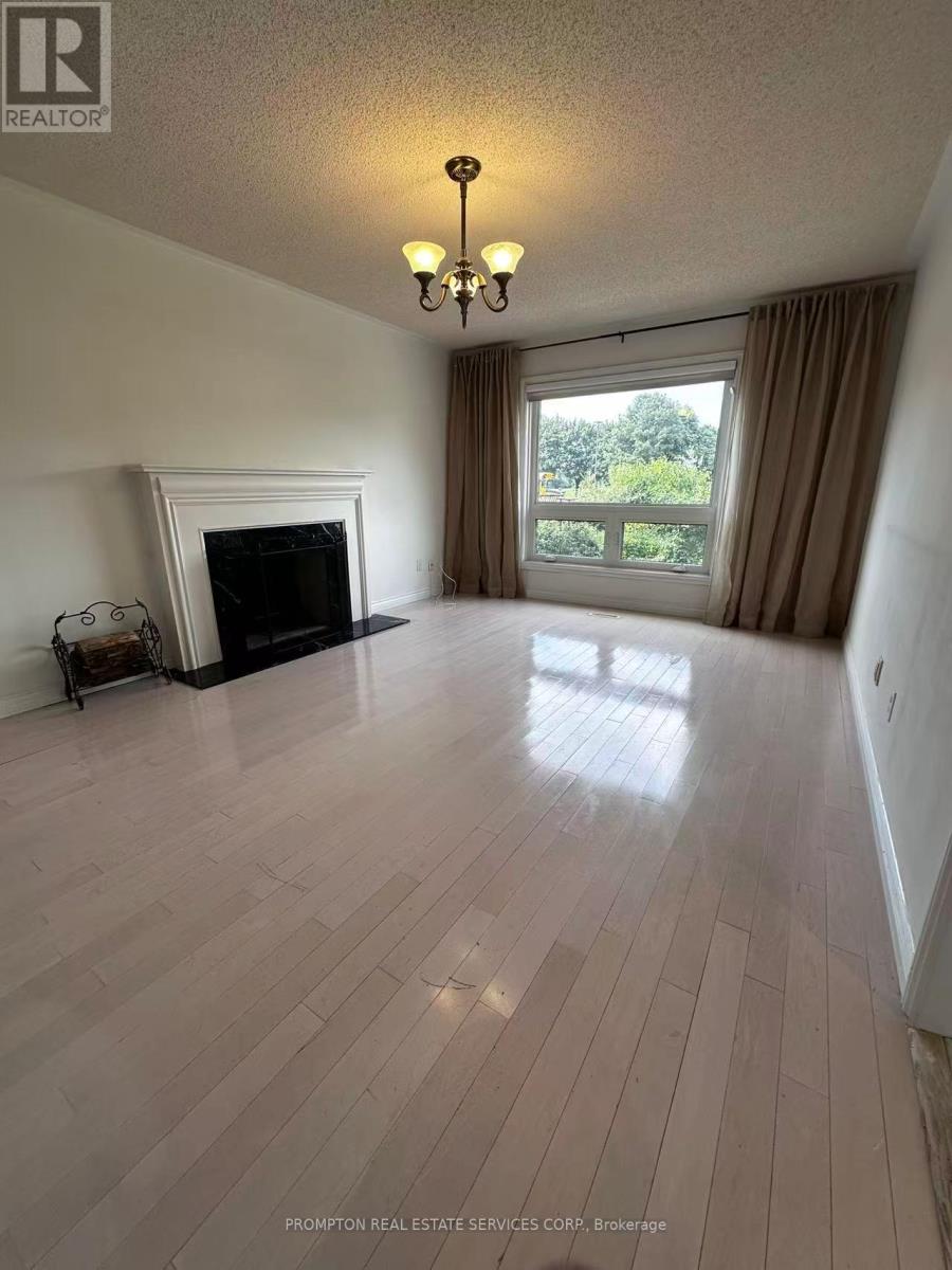 32 Charrington Crescent, Markham, Ontario  L3R 0R2 - Photo 10 - N12374287