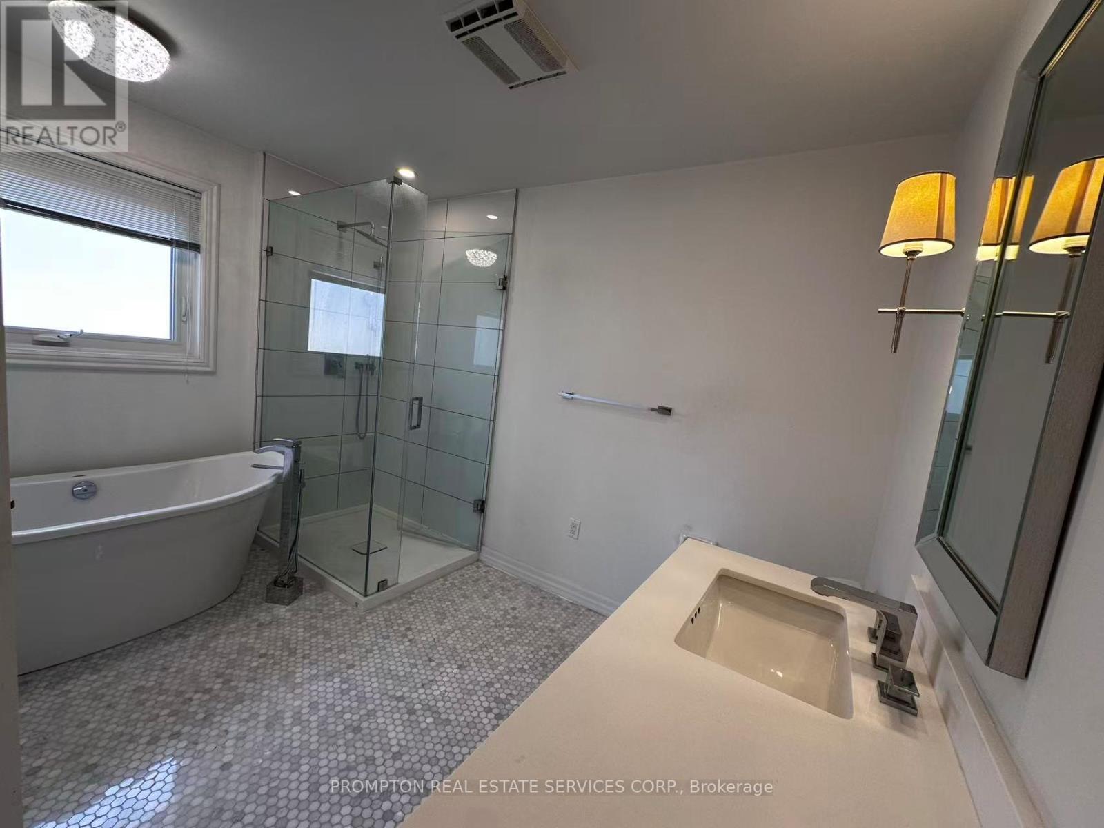 32 Charrington Crescent, Markham, Ontario  L3R 0R2 - Photo 13 - N12374287