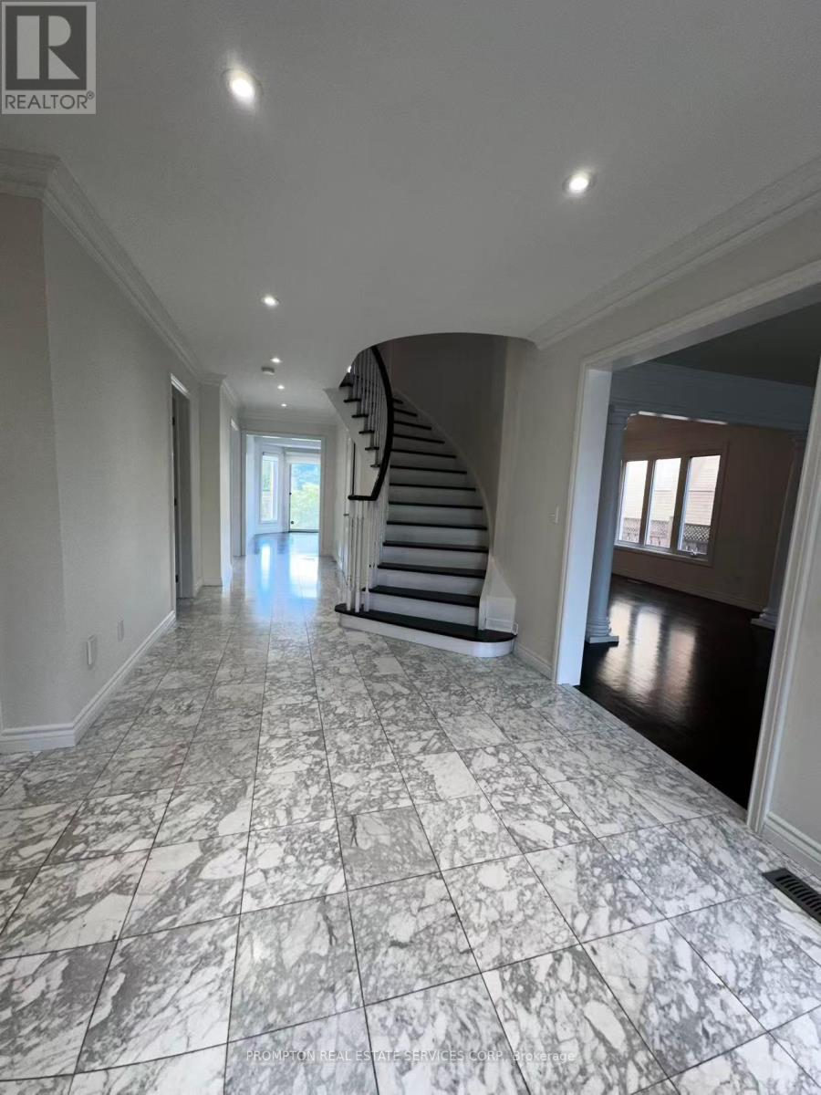 32 Charrington Crescent, Markham, Ontario  L3R 0R2 - Photo 3 - N12374287