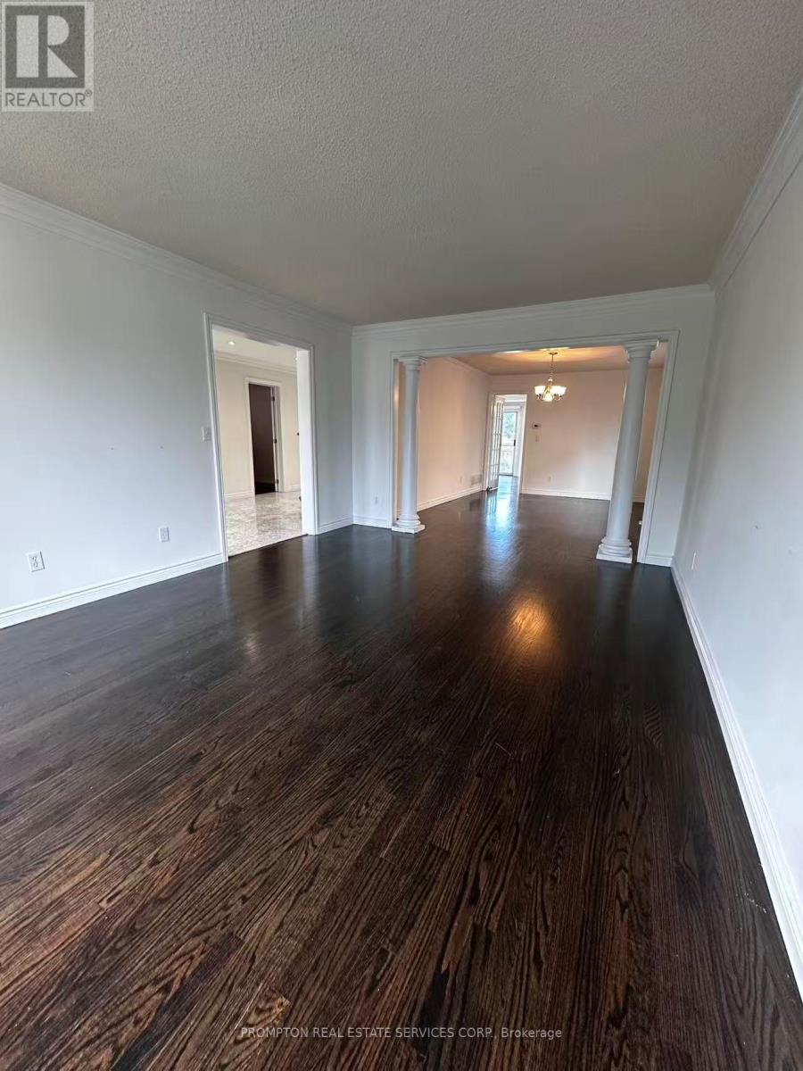 32 Charrington Crescent, Markham, Ontario  L3R 0R2 - Photo 4 - N12374287