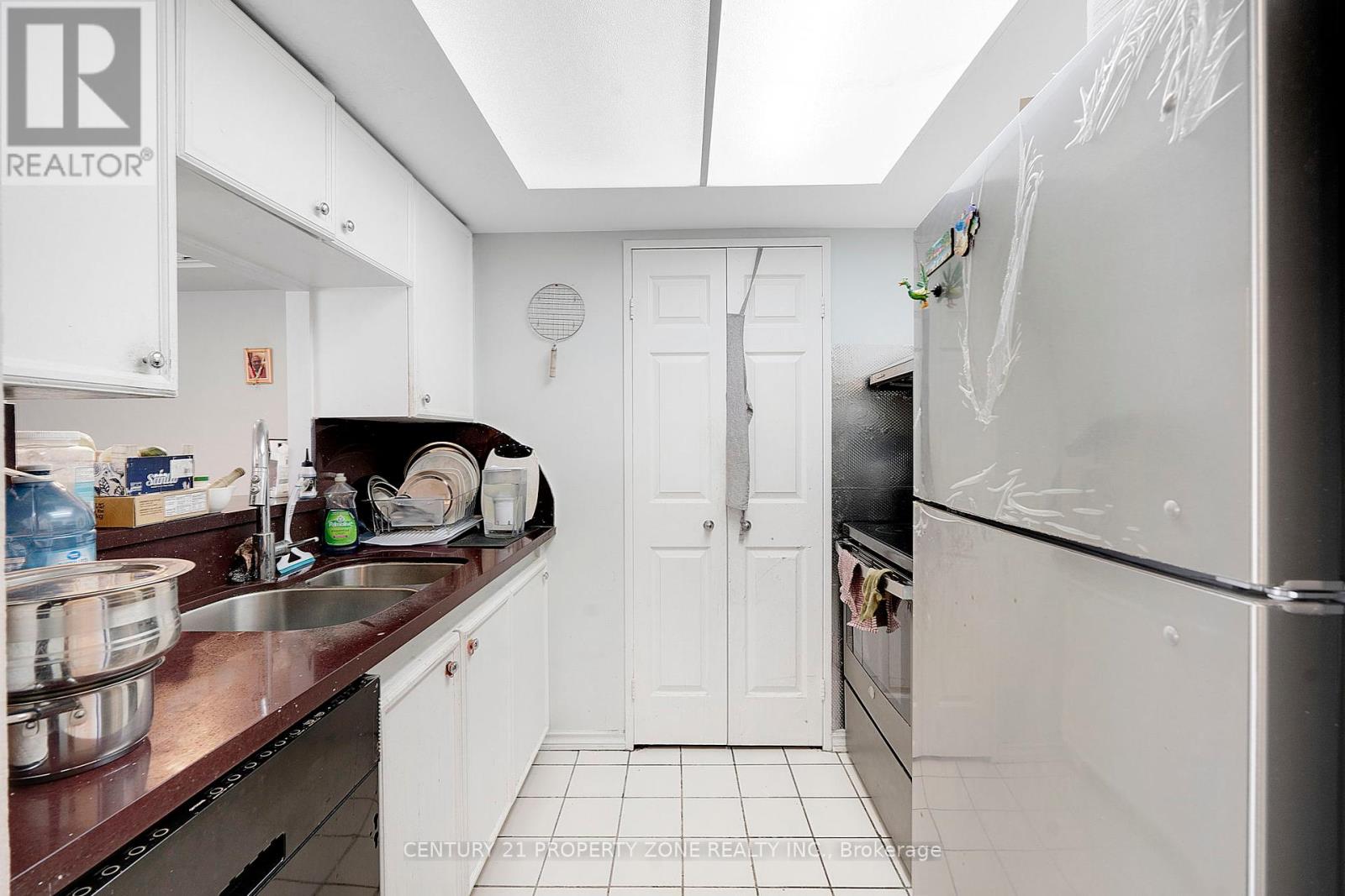 1911 - 285 Enfield Place, Mississauga, Ontario  L5B 3Y6 - Photo 18 - W12374278