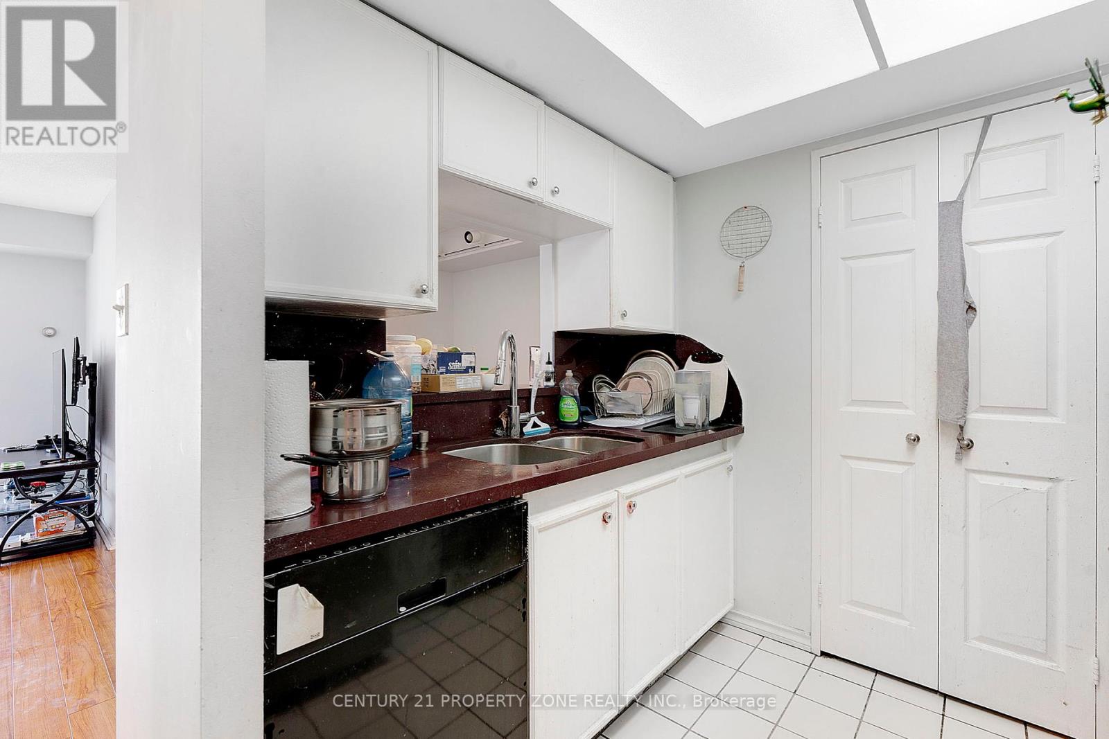 1911 - 285 Enfield Place, Mississauga, Ontario  L5B 3Y6 - Photo 19 - W12374278