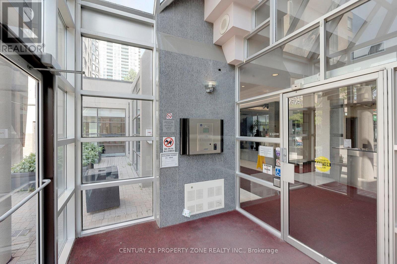 1911 - 285 Enfield Place, Mississauga, Ontario  L5B 3Y6 - Photo 4 - W12374278