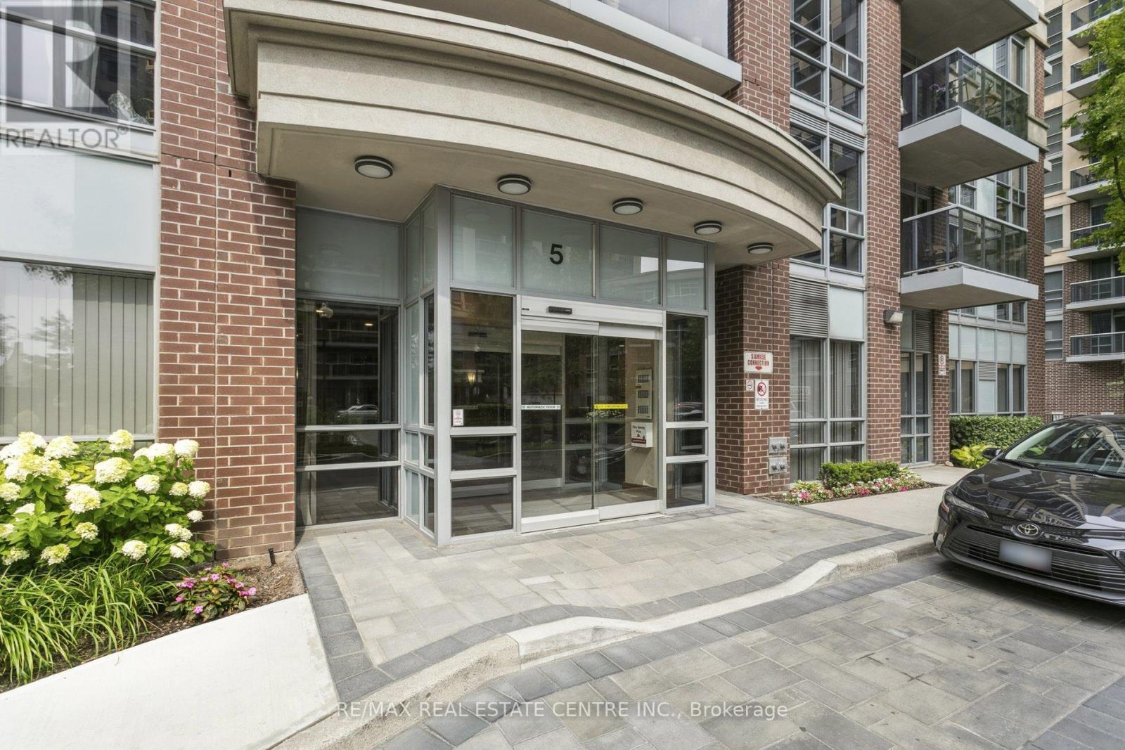 304 - 5 Michael Power Place, Toronto (Islington-City Centre West), Ontario  M9A 0A3 - Photo 1 - W12374300
