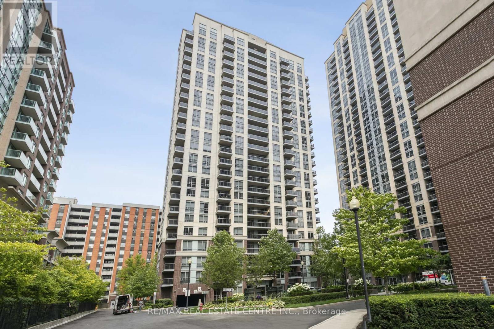 304 - 5 Michael Power Place, Toronto (Islington-City Centre West), Ontario  M9A 0A3 - Photo 3 - W12374300