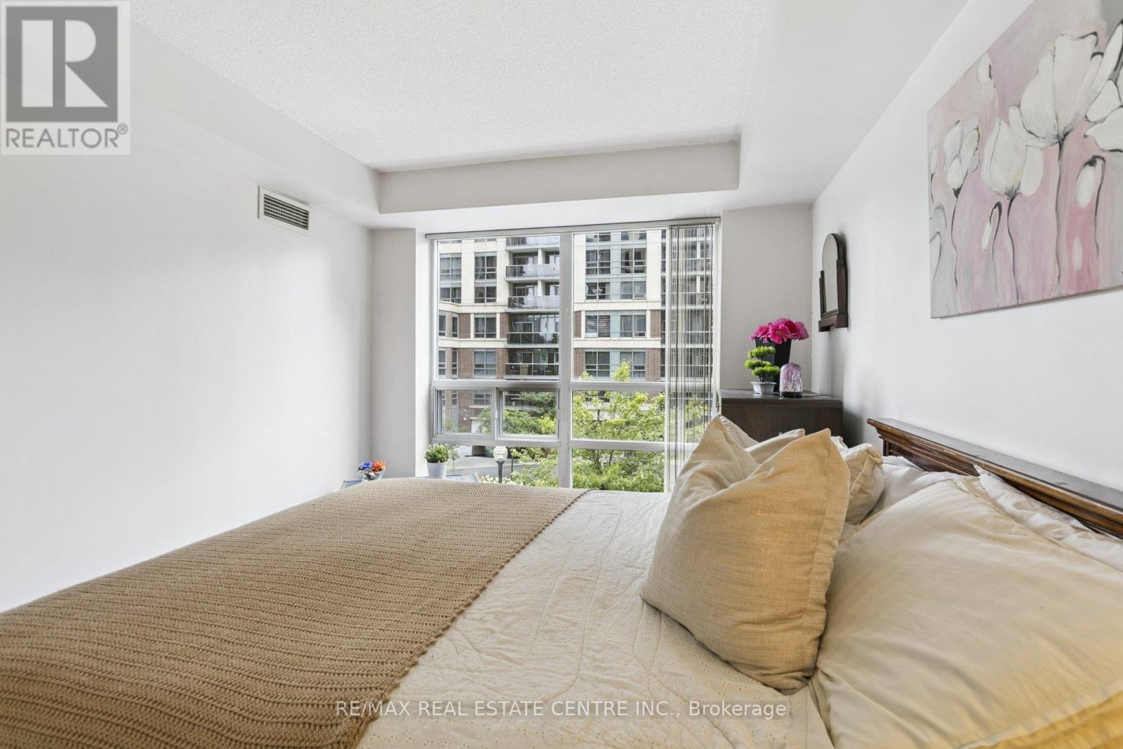 304 - 5 Michael Power Place, Toronto (Islington-City Centre West), Ontario  M9A 0A3 - Photo 33 - W12374300