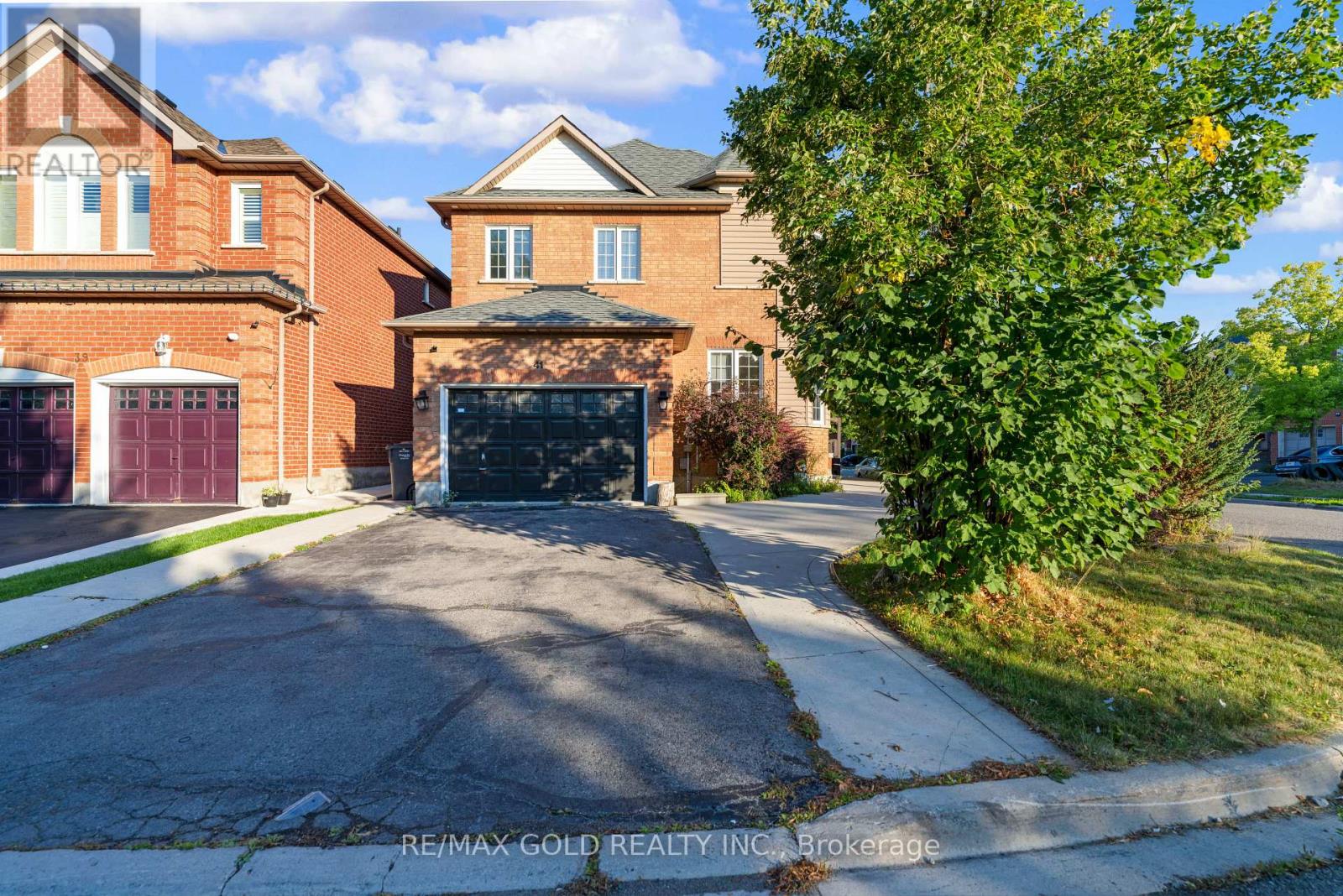 41 Fallstar Crescent, Brampton, Ontario  L7A 2J6 - Photo 1 - W12374336