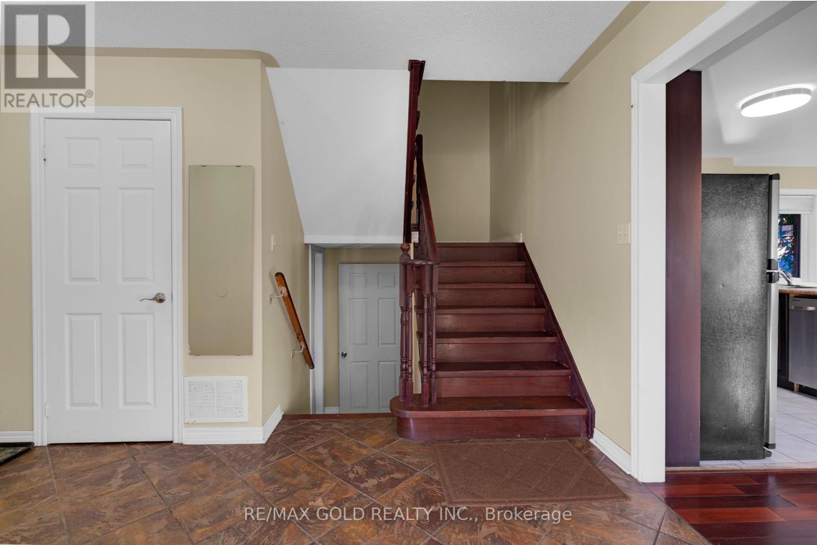 41 Fallstar Crescent, Brampton, Ontario  L7A 2J6 - Photo 12 - W12374336