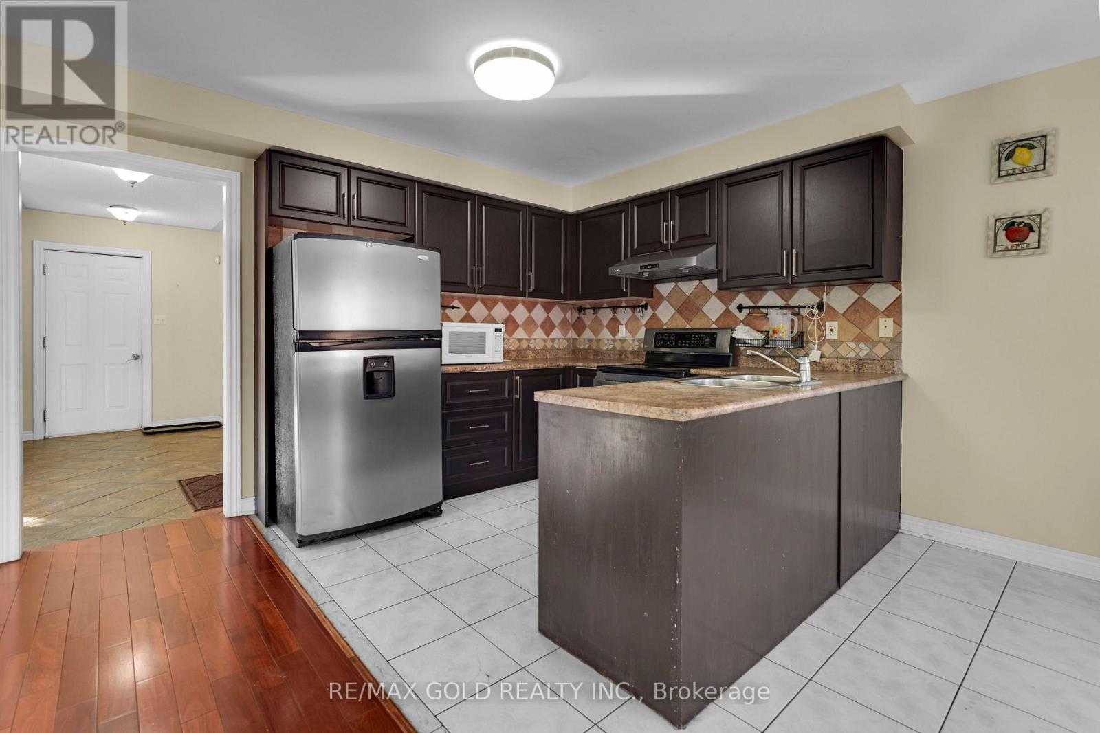 41 Fallstar Crescent, Brampton, Ontario  L7A 2J6 - Photo 19 - W12374336