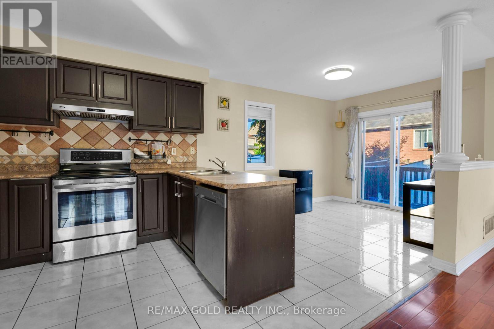 41 Fallstar Crescent, Brampton, Ontario  L7A 2J6 - Photo 25 - W12374336
