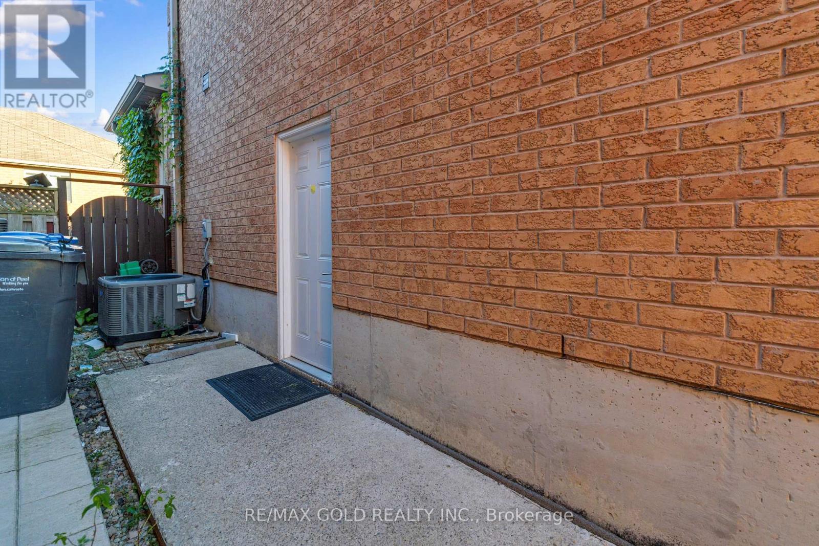 41 Fallstar Crescent, Brampton, Ontario  L7A 2J6 - Photo 30 - W12374336