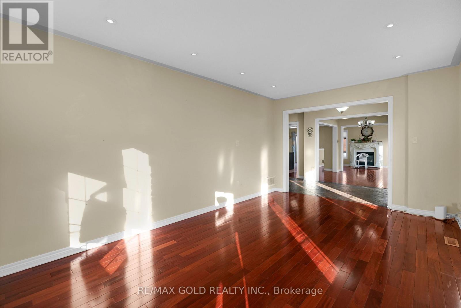 41 Fallstar Crescent, Brampton, Ontario  L7A 2J6 - Photo 6 - W12374336