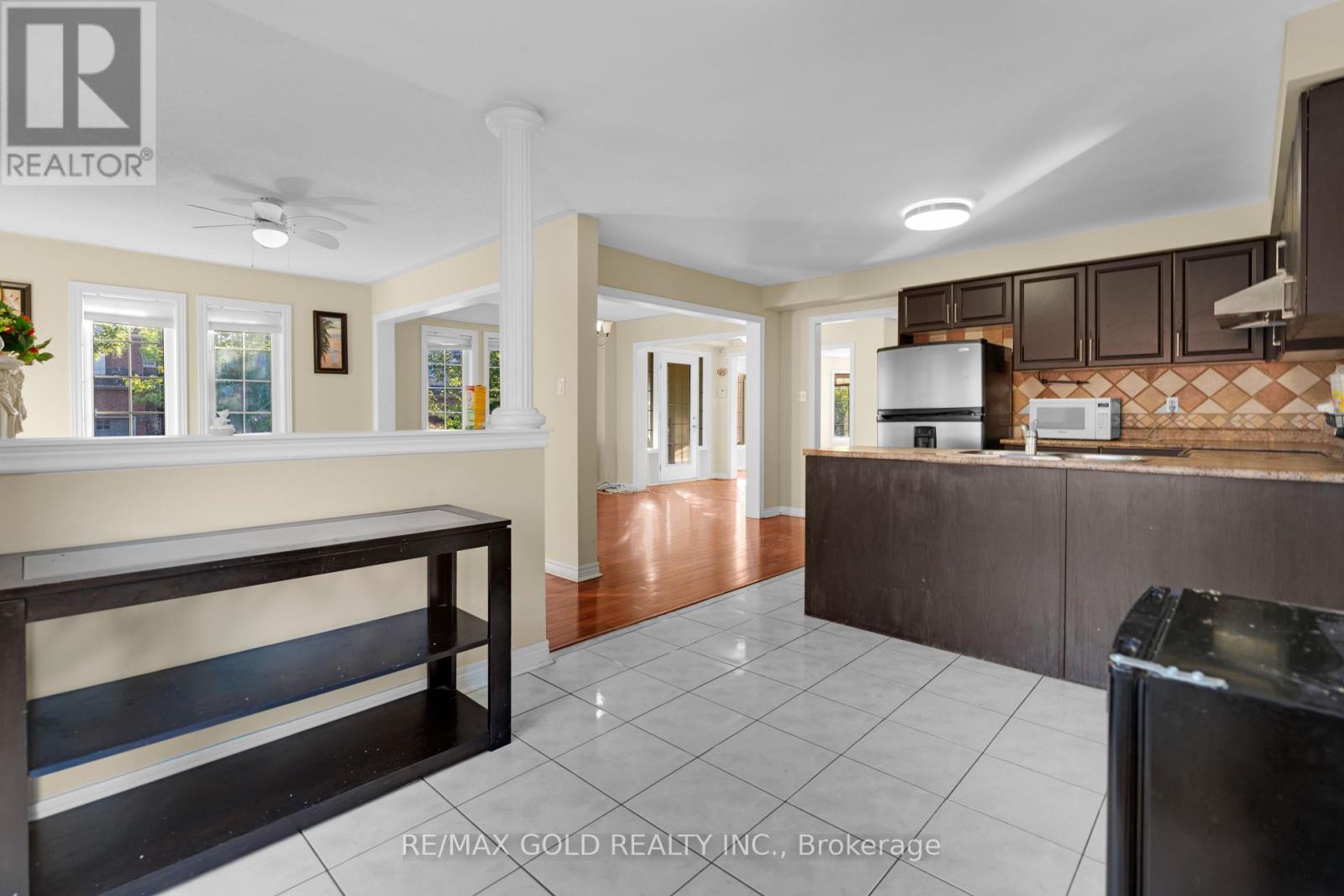 41 Fallstar Crescent, Brampton, Ontario  L7A 2J6 - Photo 8 - W12374336