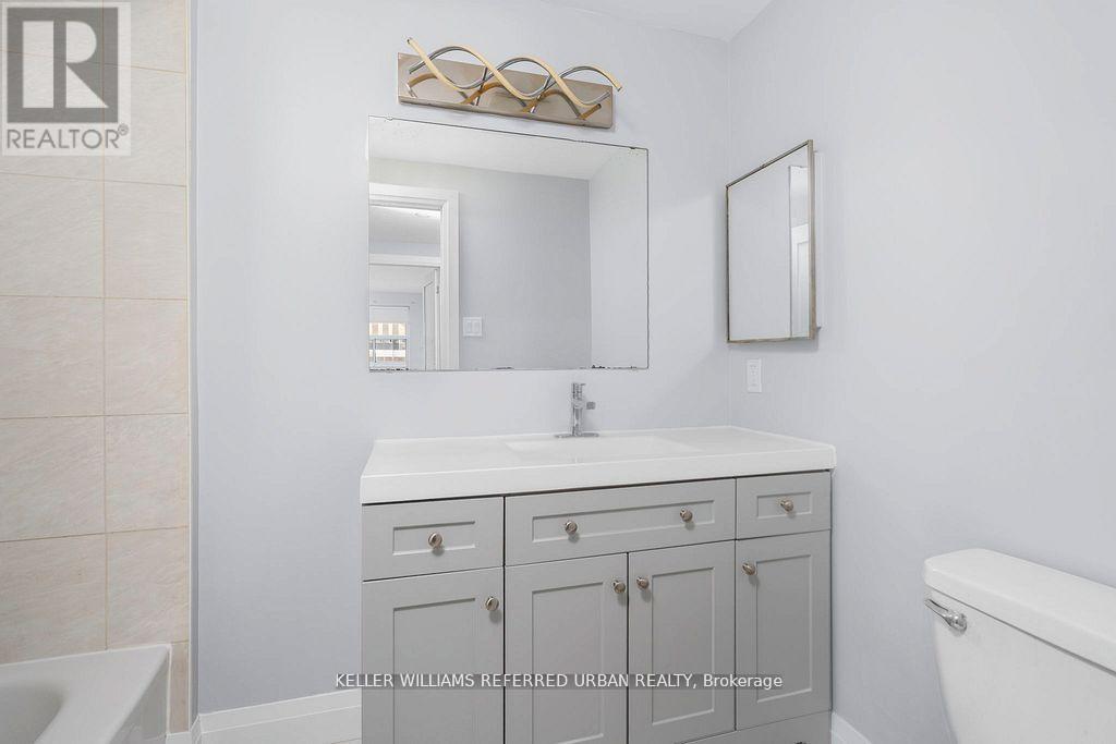 52 Masseygrove Crescent, Toronto, Ontario  M9V 3C9 - Photo 10 - W12374342