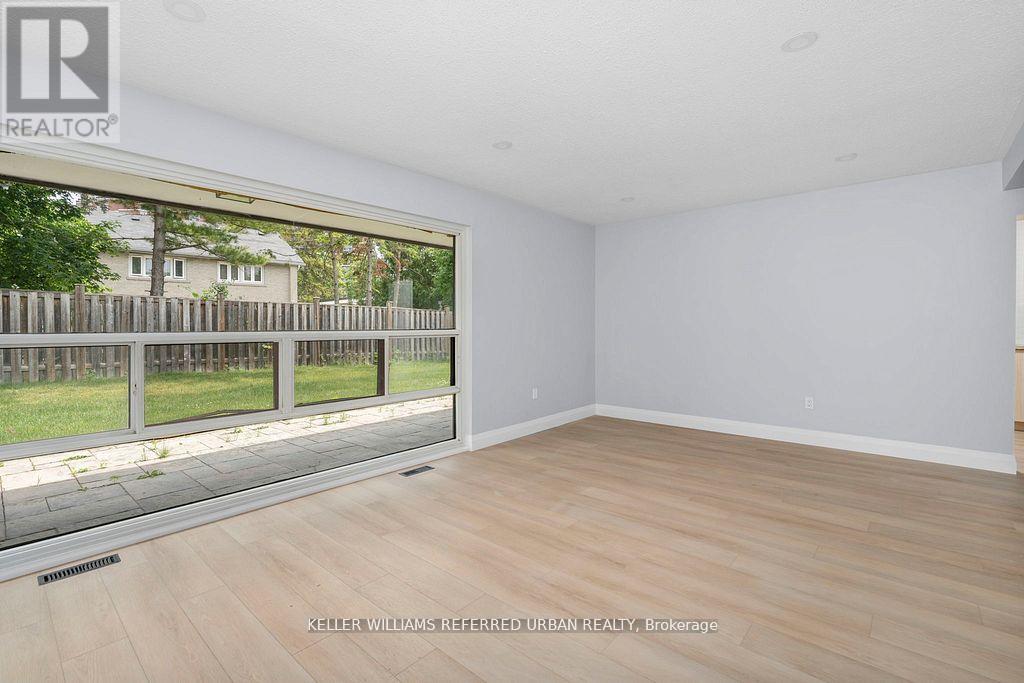 52 Masseygrove Crescent, Toronto, Ontario  M9V 3C9 - Photo 16 - W12374342