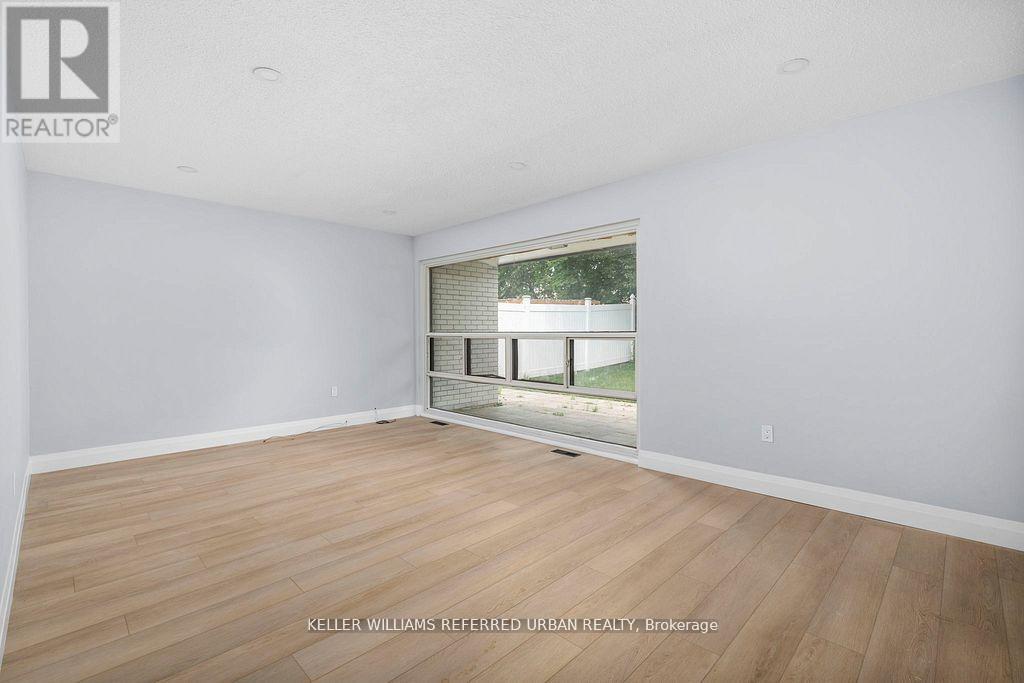 52 Masseygrove Crescent, Toronto, Ontario  M9V 3C9 - Photo 26 - W12374342