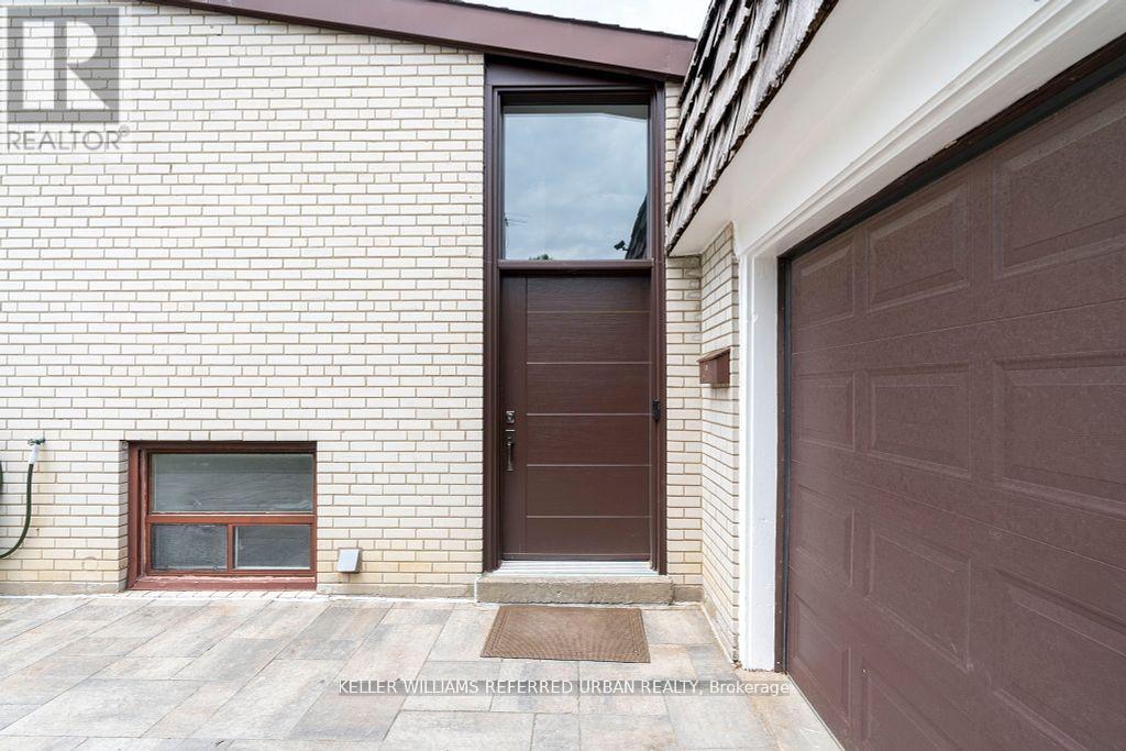 52 Masseygrove Crescent, Toronto, Ontario  M9V 3C9 - Photo 5 - W12374342