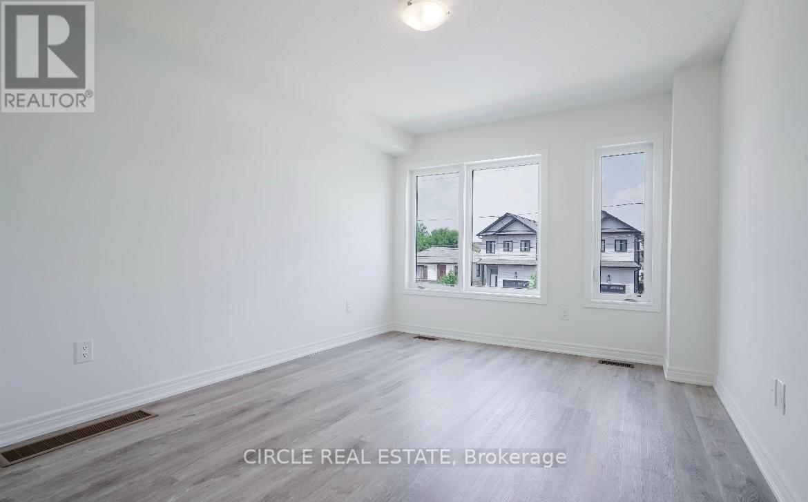 38 Reid Avenue, Hamilton, Ontario  L8H 0B5 - Photo 3 - X12374257
