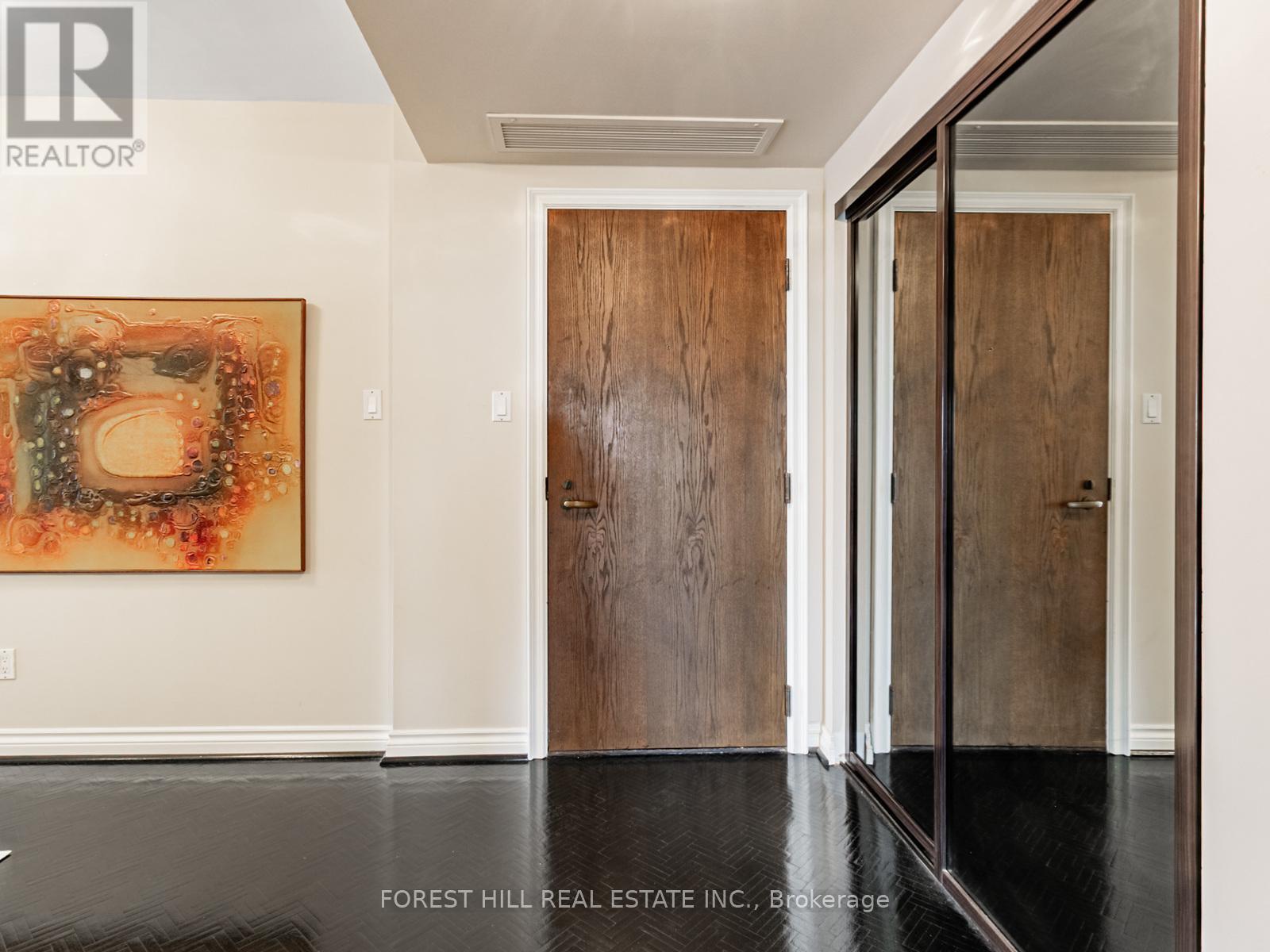 1810/1809 - 175 Cumberland Street, Toronto (Annex), Ontario  M5R 3M9 - Photo 4 - C12374482