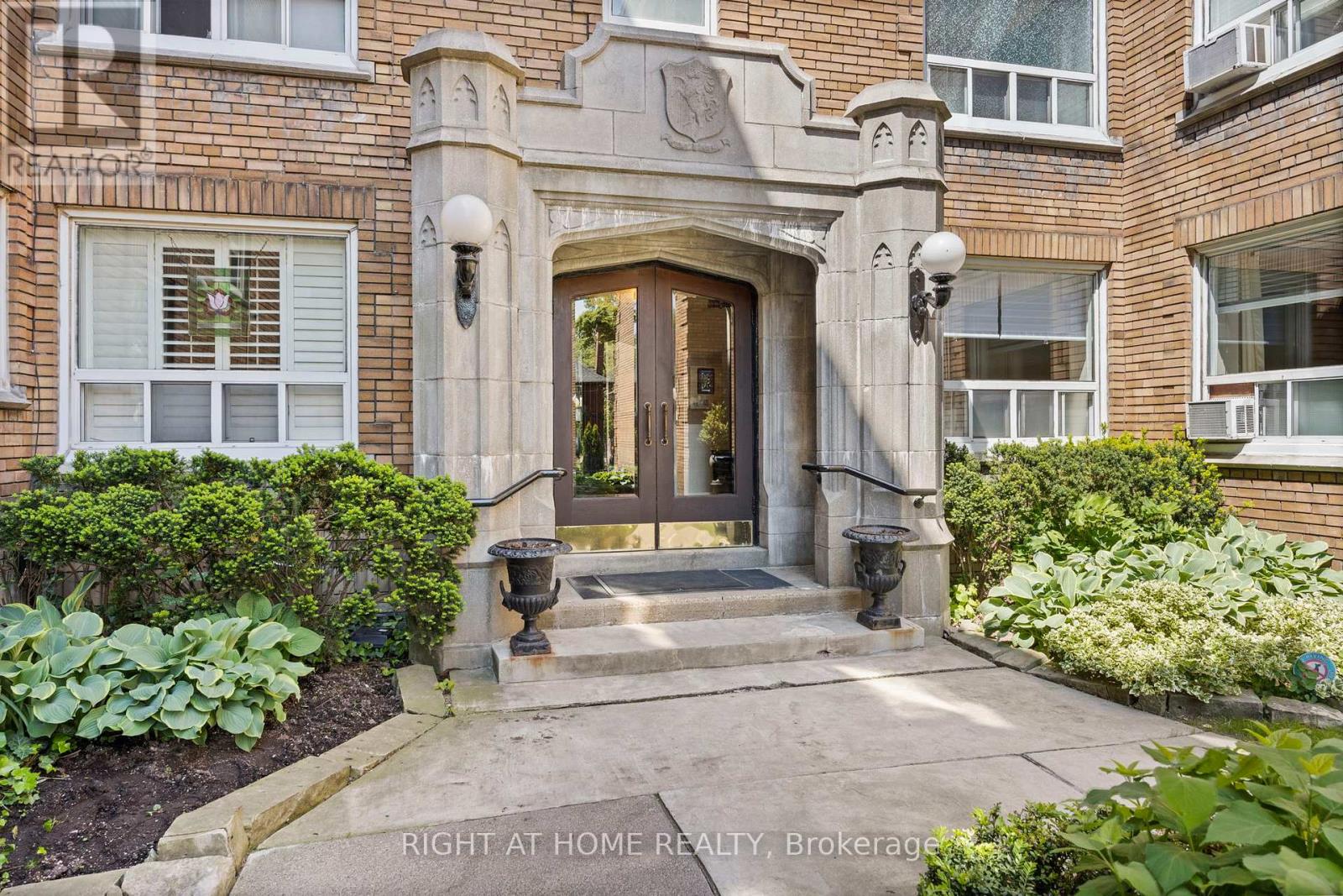 108 - 100 Oriole Parkway, Toronto, Ontario  M5P 2G8 - Photo 2 - C12374496