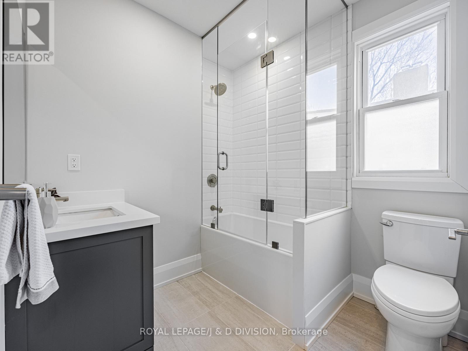 291 Highfield Road, Toronto, Ontario  M4L 2V4 - Photo 21 - E12374433