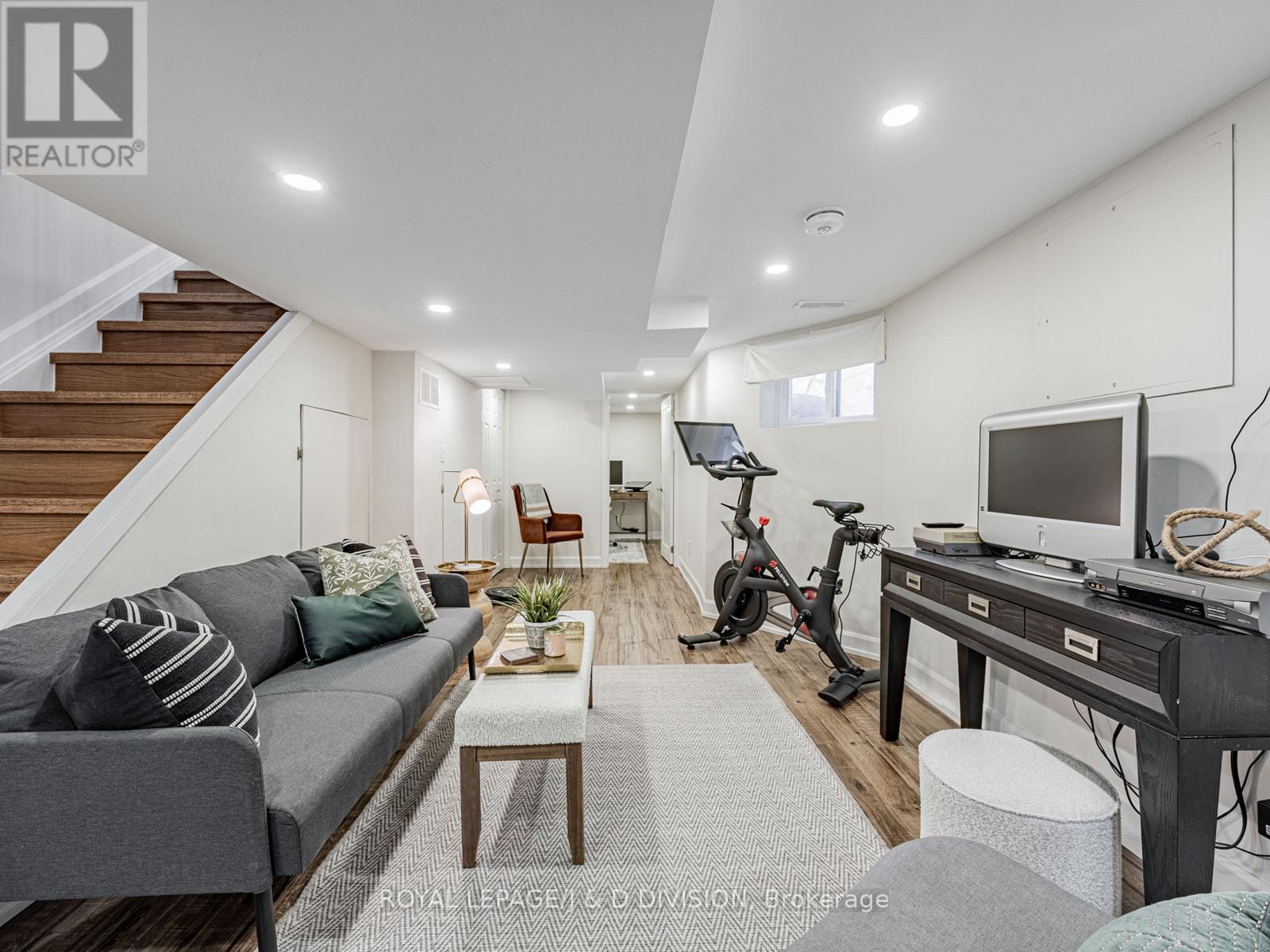 291 Highfield Road, Toronto, Ontario  M4L 2V4 - Photo 27 - E12374433